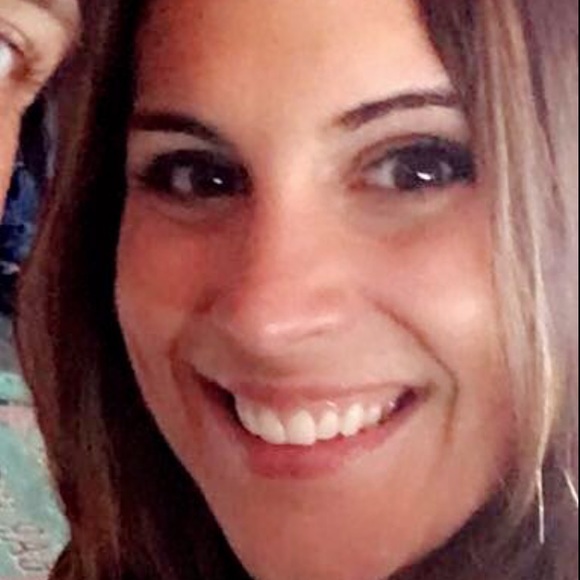 Meet your Posher, Cynthia - Picture 1 of 1